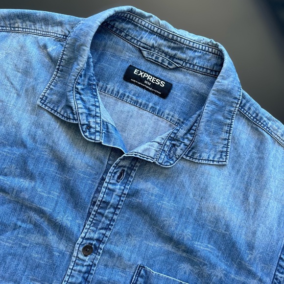 EXPRESS Button Up Shirt. Size: Medium Color: Blue - Picture 4 of 6